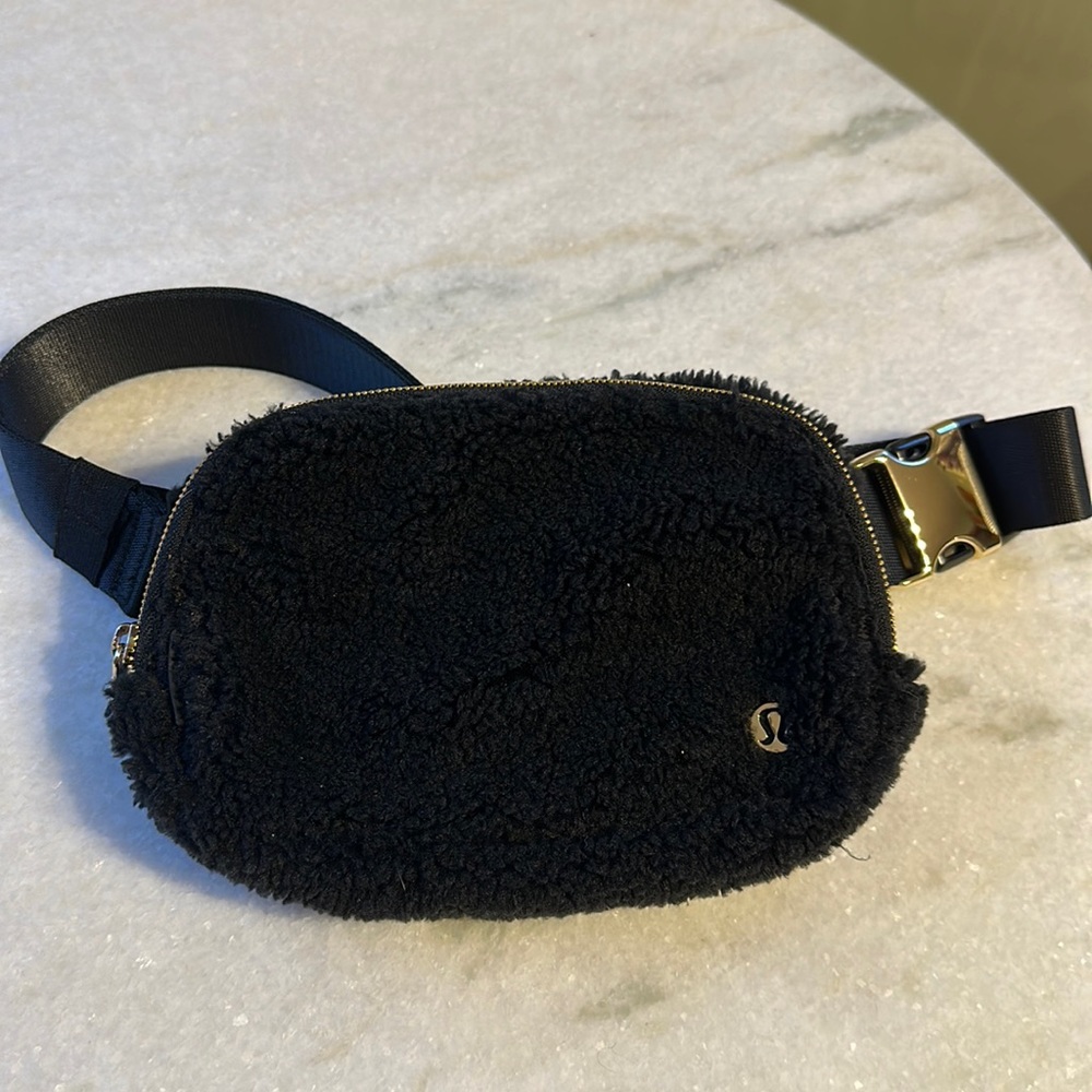 Lululemon Sherpa Belt Bag